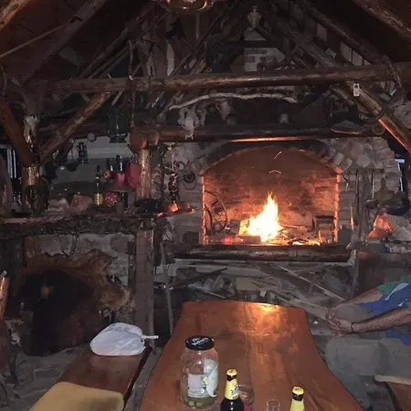 Domacinstvo Ikonic Chalet Tjentiste